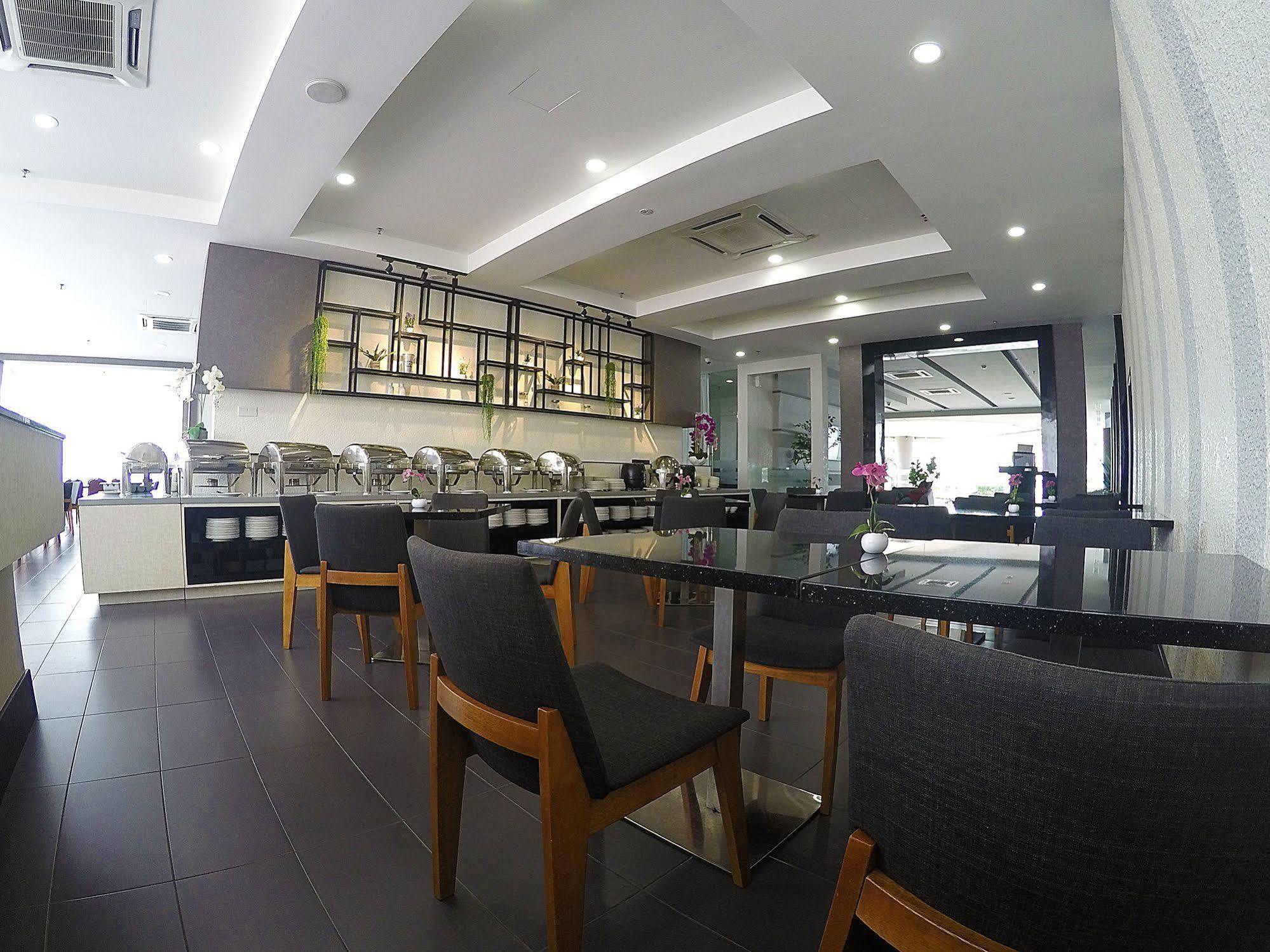 Amansari Hotel Nusajaya Nusajaya  Exterior photo